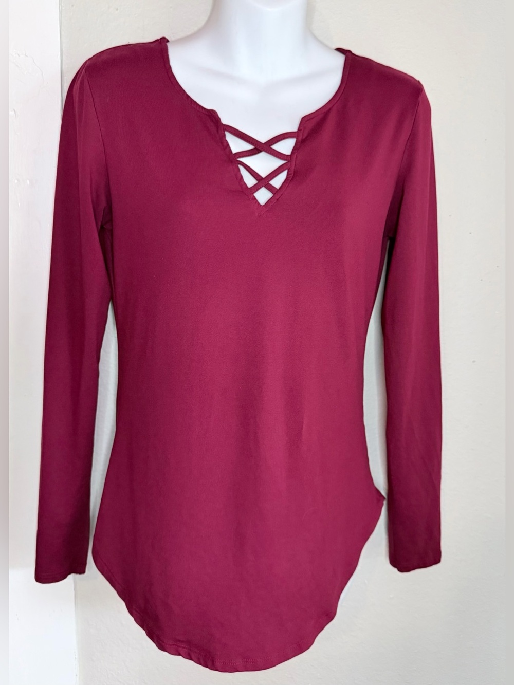 No Boundaries burgundy long-sleeve tee crisscross lace V-neckline M
